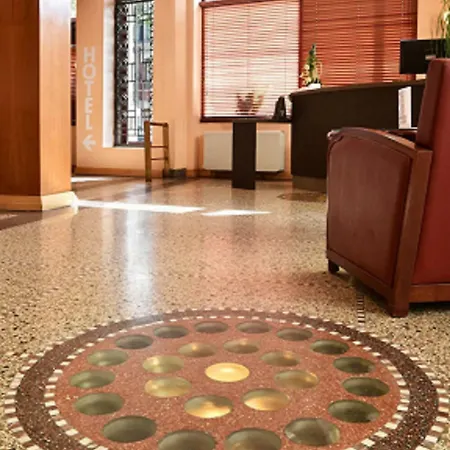 Moderne 3* La Malène
