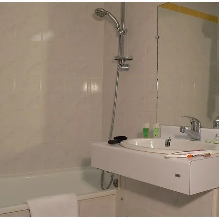 Ξενοδοχείο Moderne 3*
